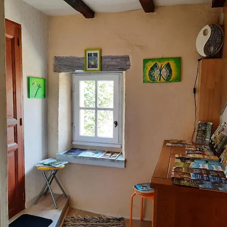 Le Logis Des 3 Coeurs La Boheme Bed & Breakfast